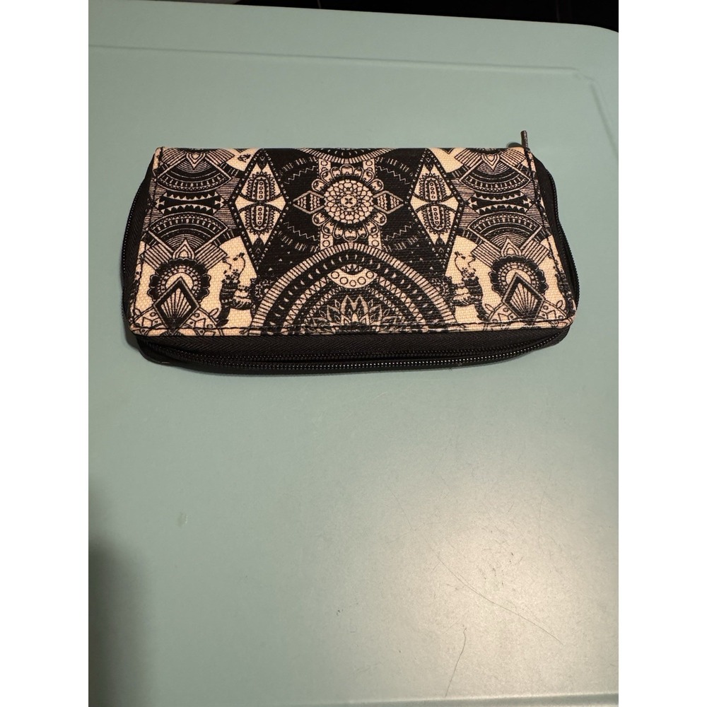 Sakroots‎ Women's Black And White Mandala Zip Around Wallet - Picture 2 of 10